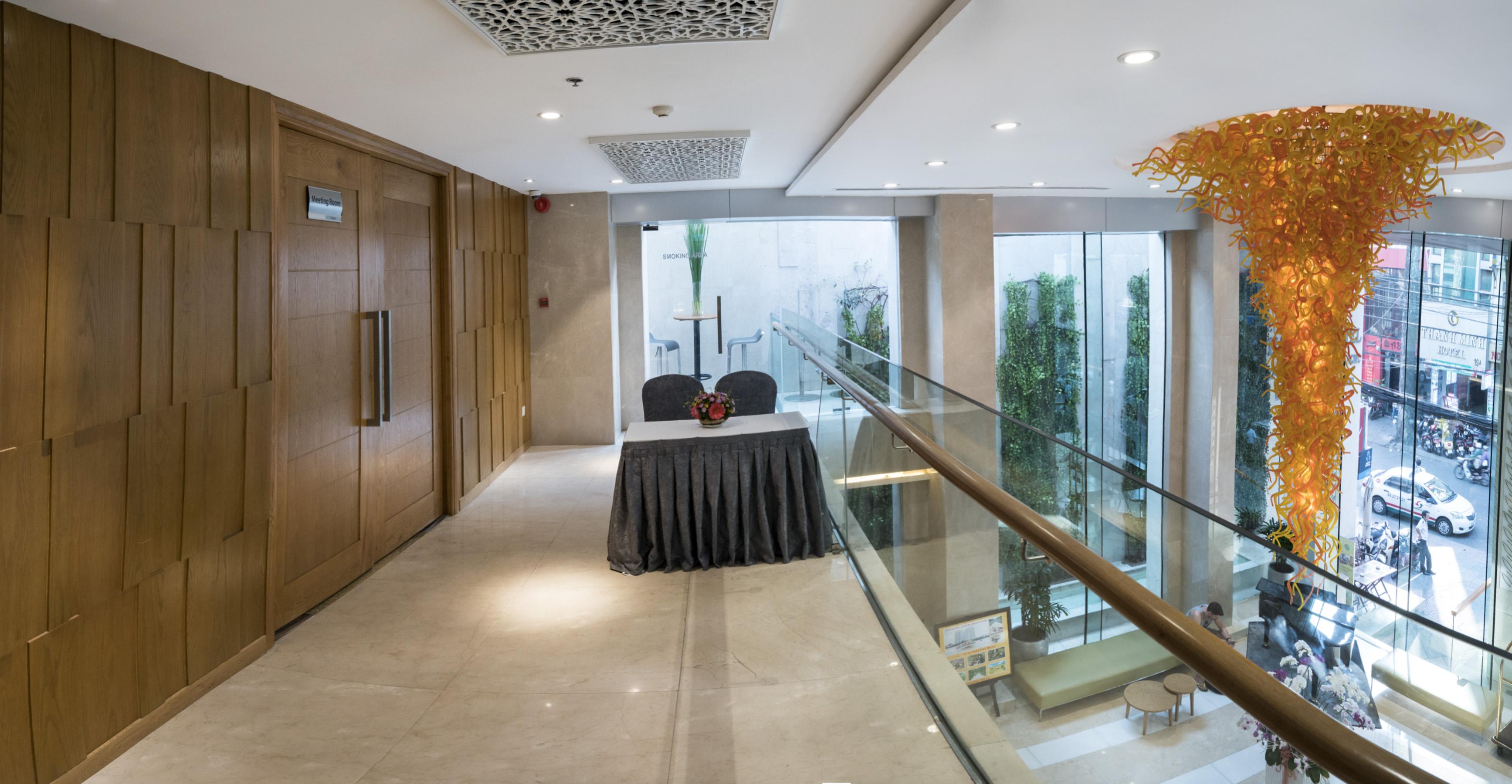 Khách sạn Harmony Saigon & 4*