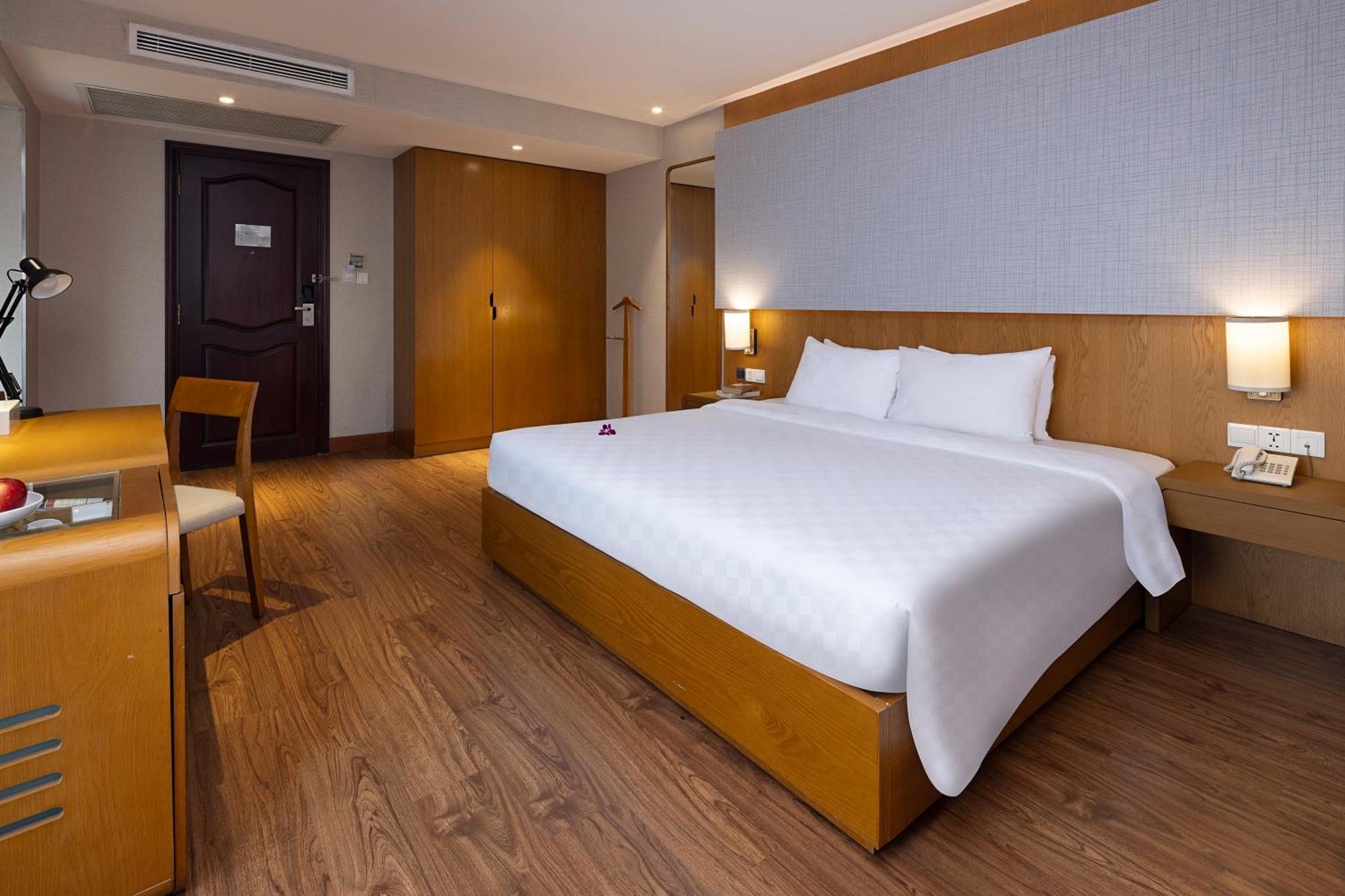 Khách sạn Harmony Saigon & 4*