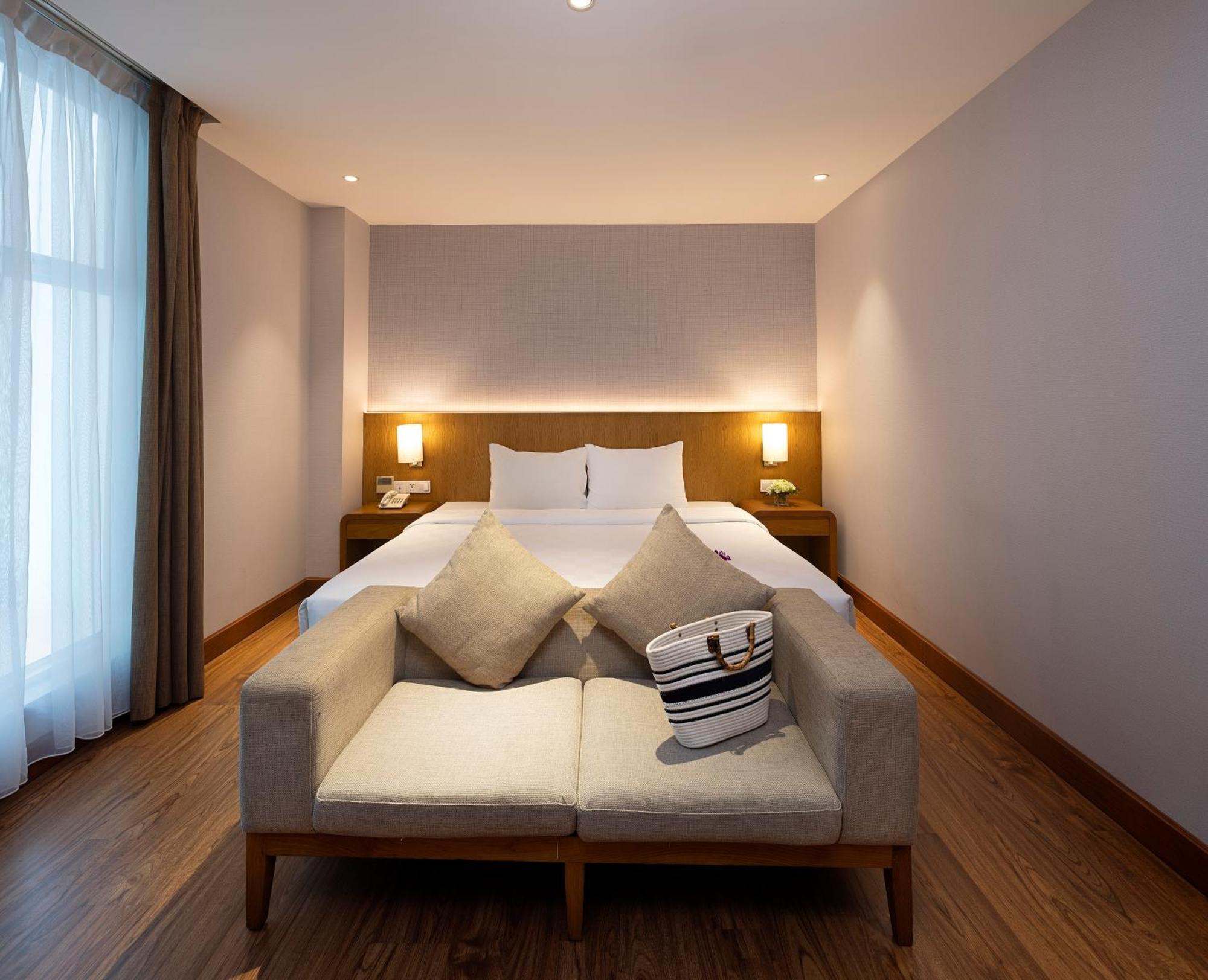 Harmony Saigon & 4* TP. Hồ Chí Minh