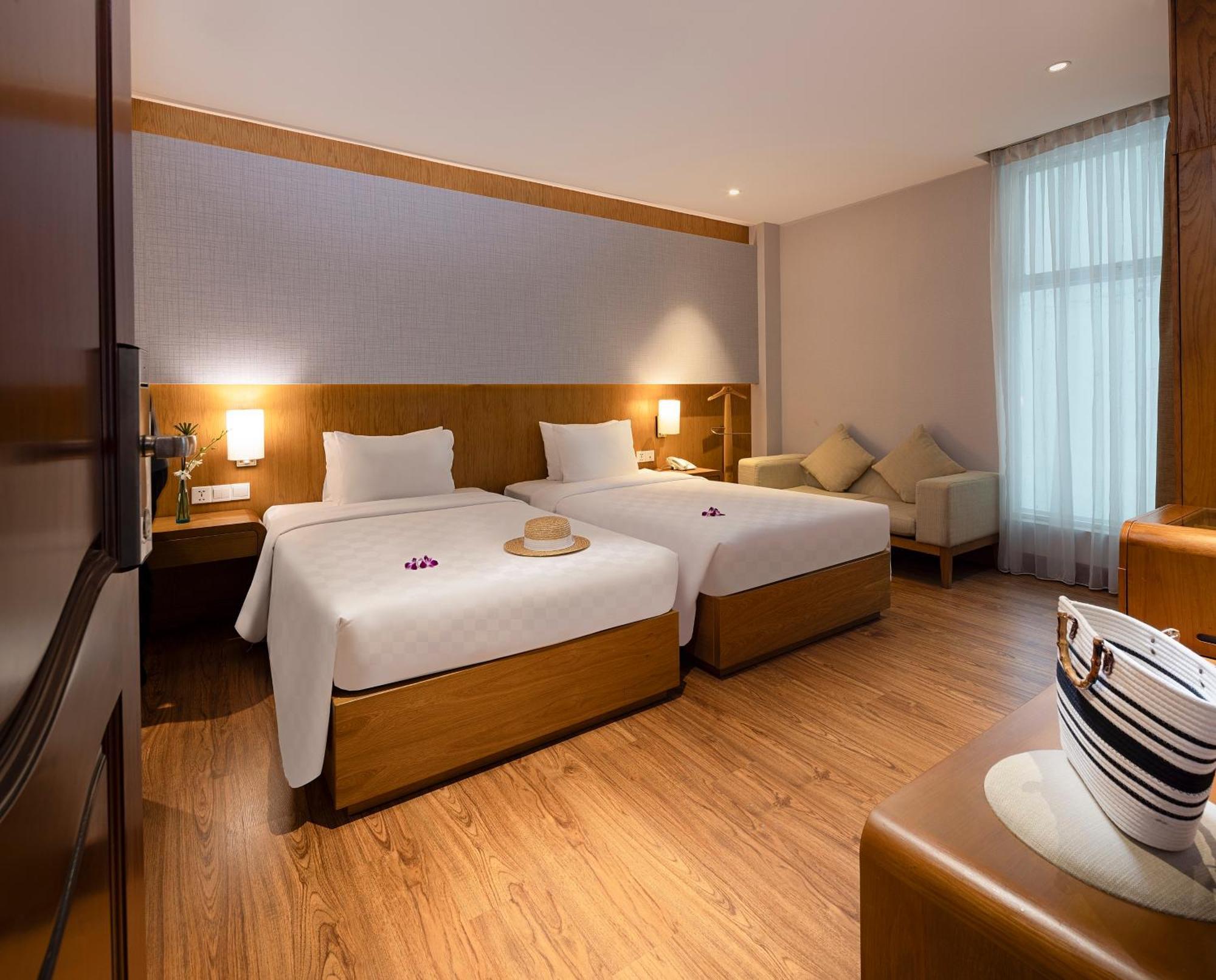 Khách sạn Harmony Saigon & 4*