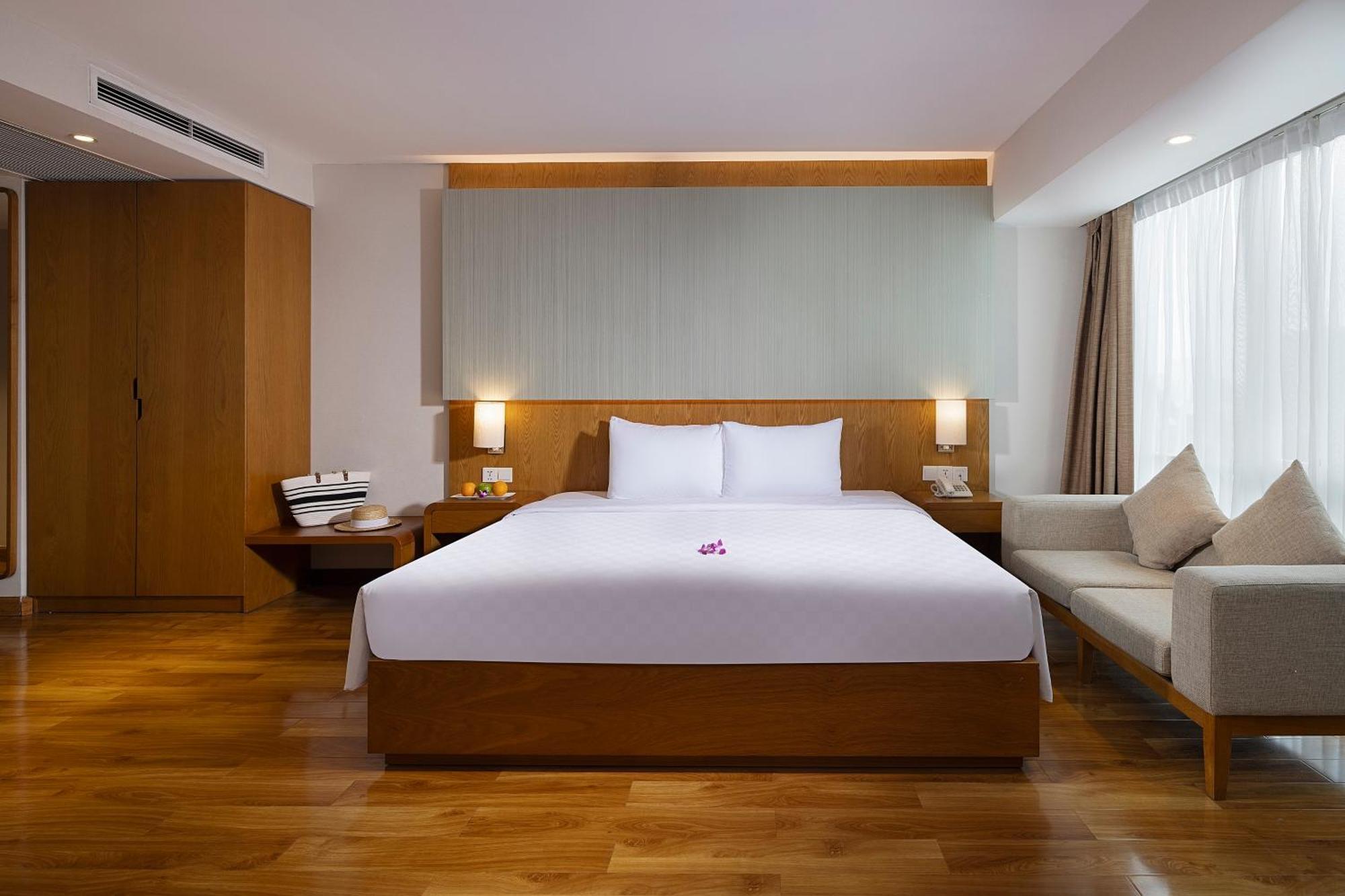 Khách sạn Harmony Saigon & 4*